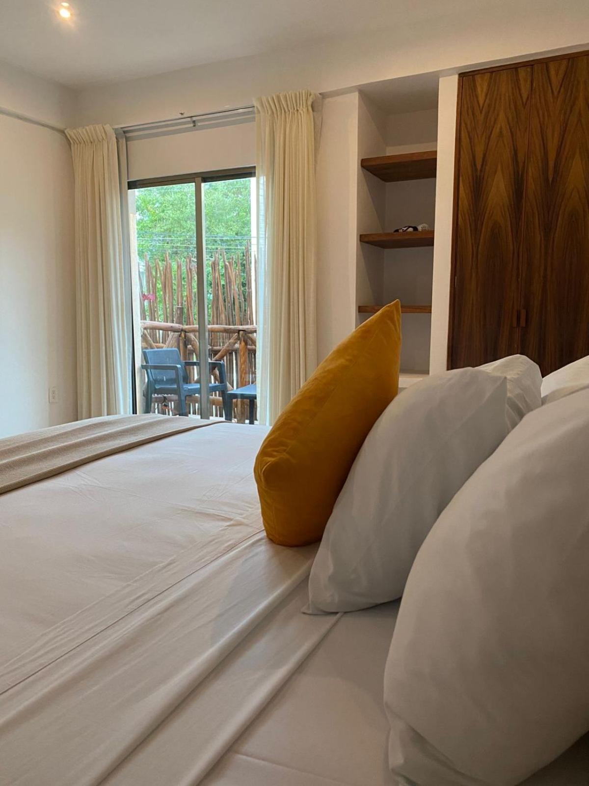 Hotel Pelecanus Suites Holbox Bagian luar foto
